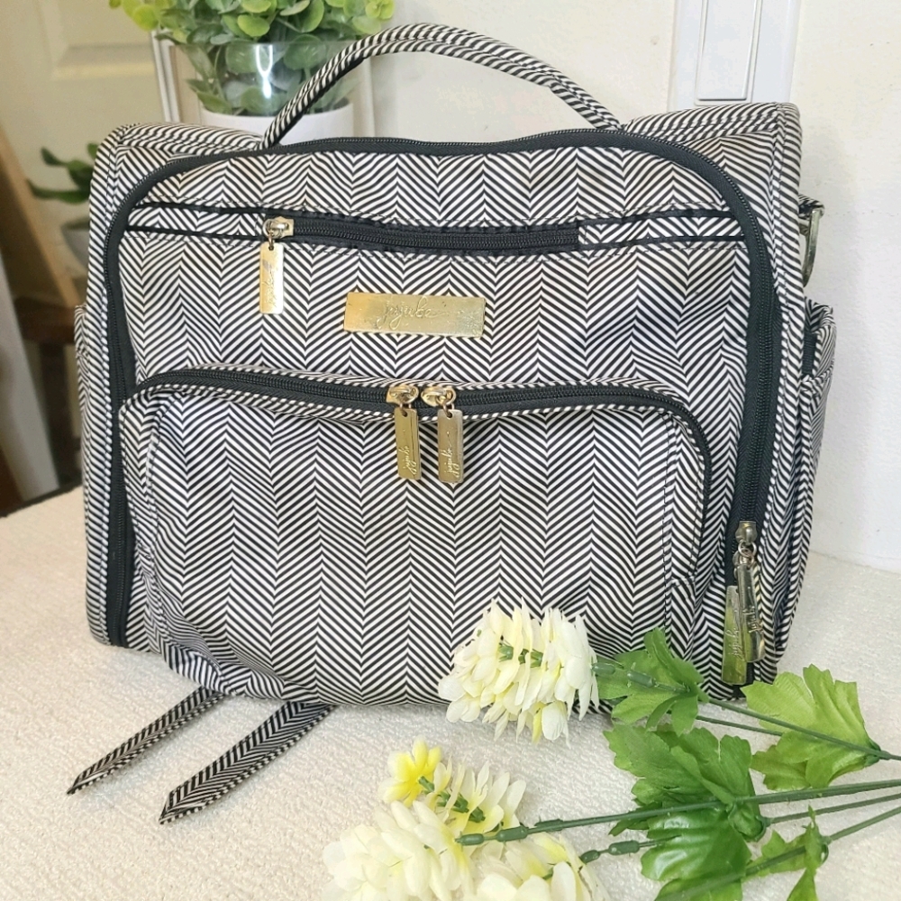 Ju-Ju-Be BFF diaper bag black and white